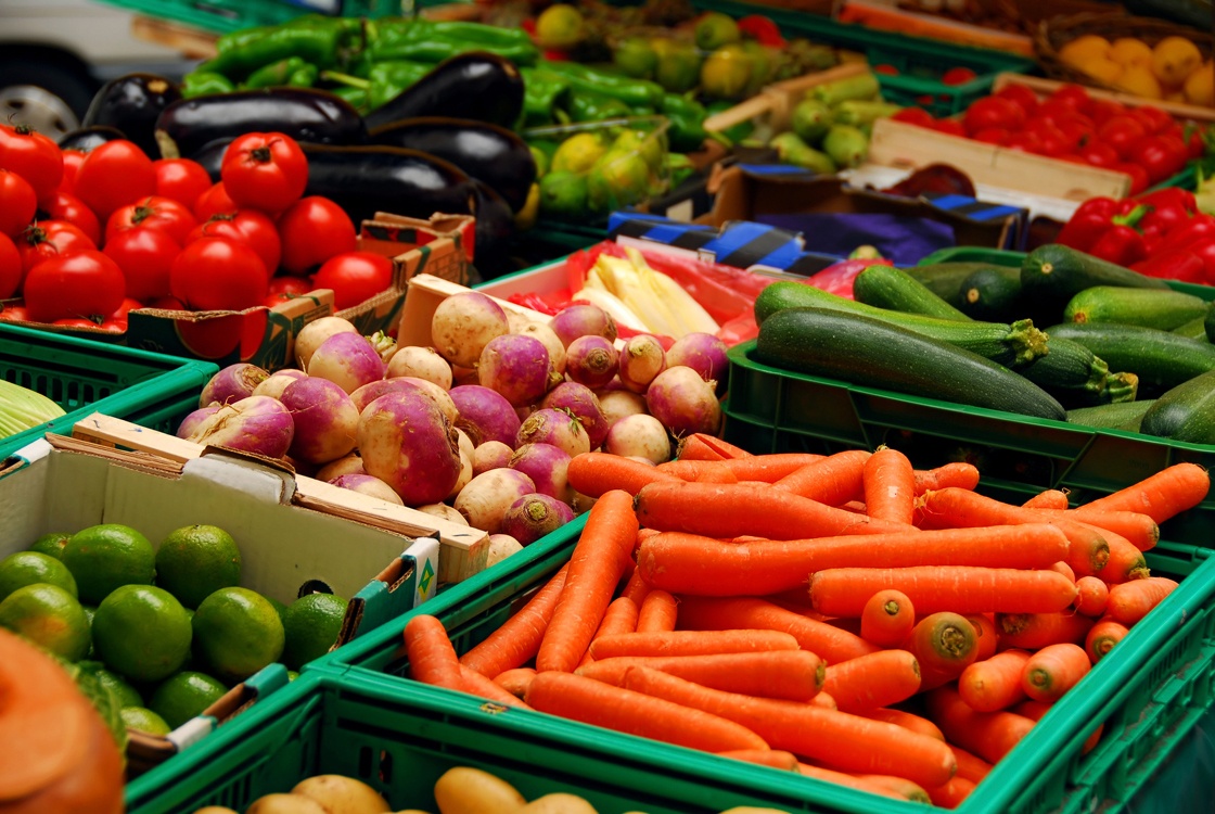 Как хранить фрукты и овощи в погребе? Как правильно хранить морковь, свеклу, картошку, яблоки, кольраби, репу, чеснок, капусту, виноград в погребе зимой?