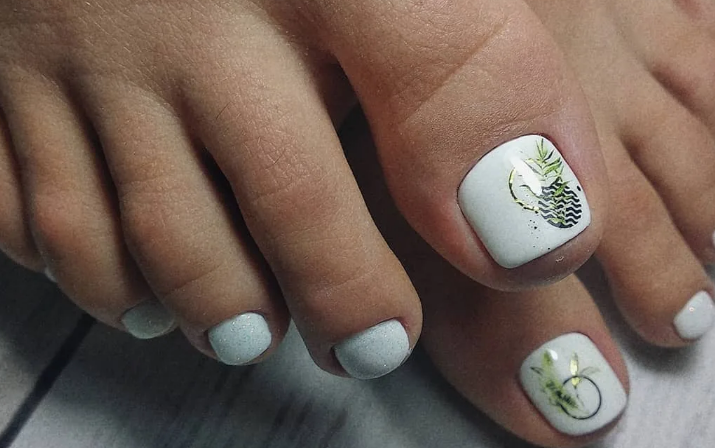 Pedicure with white gel varnish