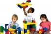 Vad ska man leka med ett barn 4 - 6 år? Scene roll, styrelseledamöter, didaktik, skrivbord och rörliga spel för förskolebarn