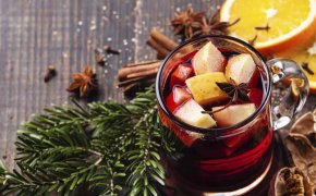 Как приготовить вкусный, горячий алкогольный глинтвейн из фруктового сока с коньяком, ромом, водкой? Лучшие рецепты приготовления винного алкогольного напитка глинтвейна к Рождеству и Новому году